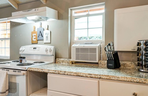 Santa Rosa House | Charming cottage near downtown Santa Rosa Maple 2