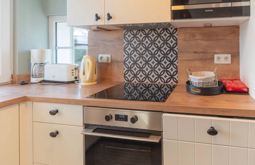 Robertville House | Charming Cottage Near Lake