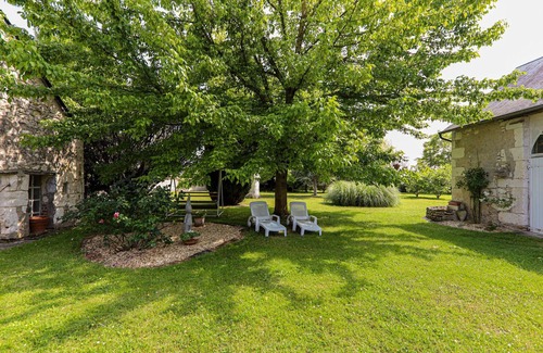 Mayet Cottage | Charming Cottage Near Le Mans: Private Estate, Zoo, Castles, Vineyards, Sleeps 4