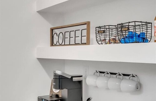 Dahlman House | Charming Cottage Near Zoo