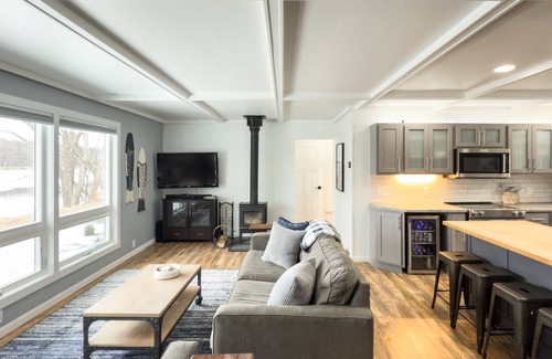 Stevens Point Cottage | Charming cottage nestled on the banks of the Wis River for next family vacation