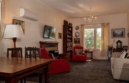 Akaroa House | Charming Cottage