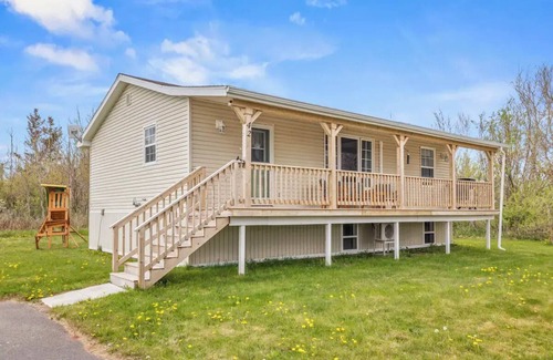 Darnley House | Charming cottage on quiet lane with private shoreline and views of Malpeque Bay