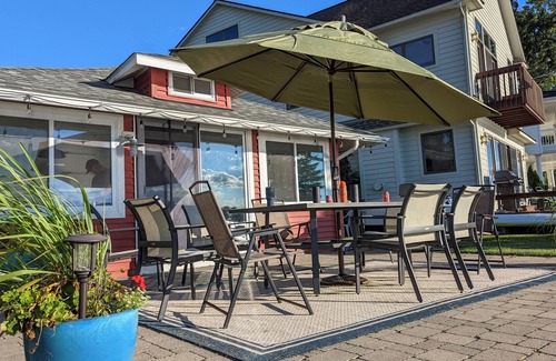 Pinckney Cottage | Charming cottage on Portage Lake
