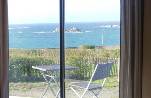 Pleubian Cottage | Charming cottage on the seafront Côtes d'Armor. "L'Air du Large" welcomes you.