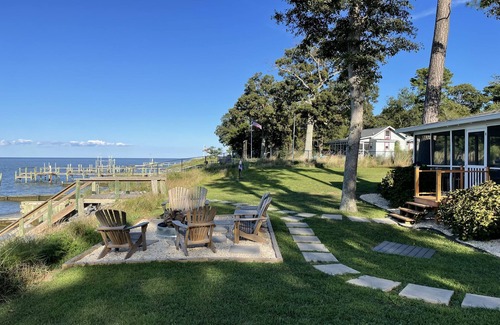 Edwardsville Cottage | Charming cottage on Chesapeake Bay with private sand beach and 1 acre to play on
