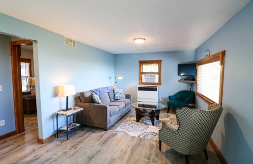 Suttons Bay House | Charming Cottage on Suttons Bay - Pet Friendly