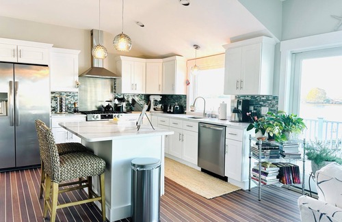 Dartmouth Cottage | Charming cottage overlooking the bay in Padanaram Village.