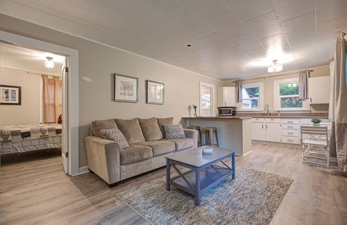 Pleasant Valley House | Charming Cottage - park like setting