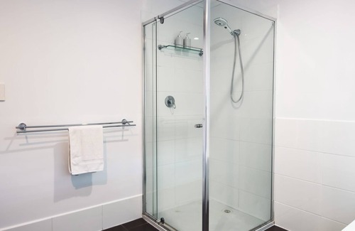 Nambour House | Charming Cottage Pet Friendly - Steps to Town