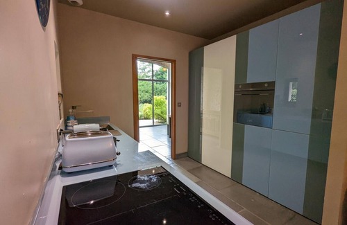 Guizengeard Cottage | Charming Cottage: Private Garden, Accessible, Baby-Friendly, Nature Retreat with Fishing & Hiking