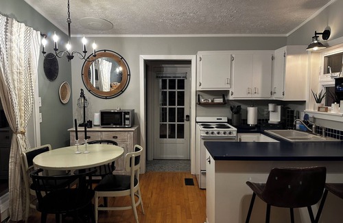 Shell Knob Cottage | Charming Cottage-Romantic-Table Rock Lake Views-Silver Dollar City-Hot Tub-WiFi