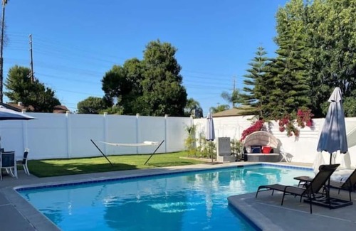 Canoga Park House | Charming Cottage Style House