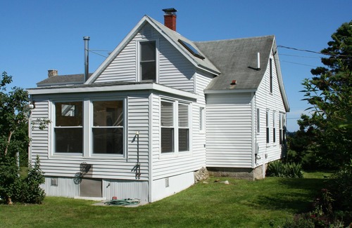 Biddeford Pool Cottage | Charming Cottage With Ocean Views in Biddeford Pool. 200 Yards to 2 Mile Beach