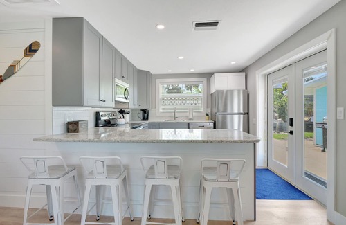 Bonita Shores Cottage | Charming cottage with views of the Imperial River