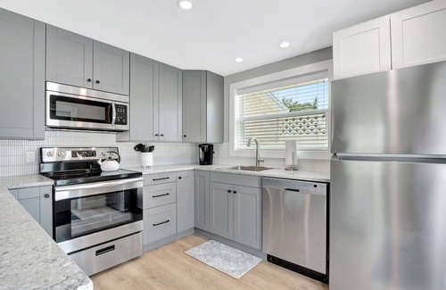 Bonita Shores Cottage | Charming cottage with views of the Imperial River