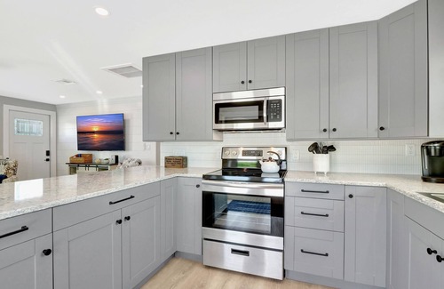 Bonita Shores Cottage | Charming cottage with views of the Imperial River