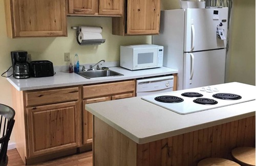 Canadohta Lake Cottage | Charming cottage at Canadohta Lake