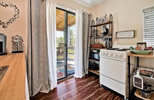 Eureka Springs Cottage | Charming cottage for two in a country setting but close to downtown.