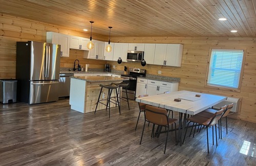 Kelleys Island House | Charming cottage - New in 2024 with AC and Golf cart on peaceful Kelleys Island