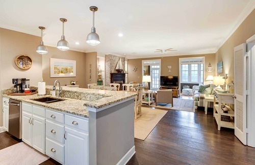 Murrells Inlet Cottage | Charming Cottage Near Golf Courses & Marsh Walk!
