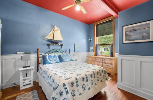 Hampton House | Charming Cottage on the Mississipi River