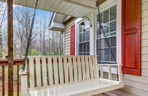 Travelers Rest House | Charming Cottage w/Huge Deck - Perfect for Families/Couples!