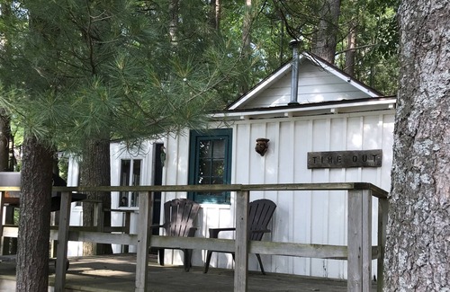 Mayfield Cabin | Charming Cottage on beautiful Lake Arbutus now with air conditioning!
