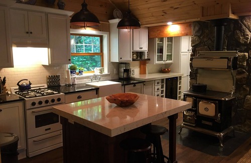 Minden Cottage | Charming Cottage with: Hot Tub; Deck; Wi-Fi; A/C; BBQ; Firepit; Dock: Pets OK!