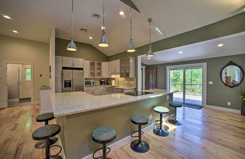 Wallkill House | Charming Cottage w/Deck: Mtn + Lake Views!