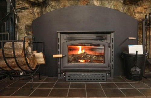 Lyndhurst House | Charming Cottage W Majestic Mountain Views