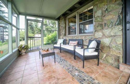 Lyndhurst House | Charming Cottage W Majestic Mountain Views