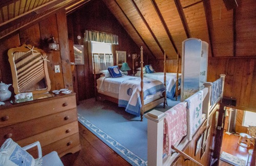 Edwardsville House | Charming Cottage w/ Water Views, Dock, Amazing Sunrise & Sunsets