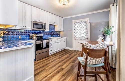 Downtown Historic District House | Charming Cottage, Walk to Historic Attractions, Restaurants, Minutes to Beach, $300 in Free Tickets!