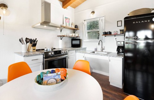 Canyon Lake Cottage | Charming Cottage with Modern Interior | Millie's Cottages Ruth