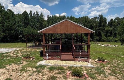 Five Points Cottage | Charming cottage with AC, Pet-friendly, 4 guests, 3 miles from West Point Laken