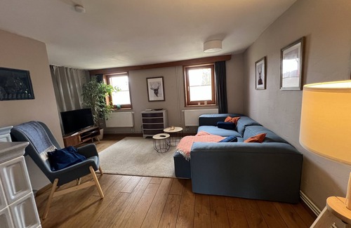 Neuruppin Cottage | Charming Cottage with Walled Garden