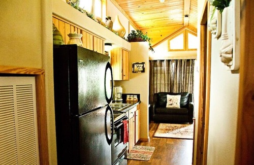 Washington House | Charming Cottage with Screened in Porch