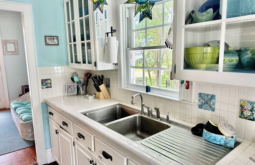Wilmington House | Charming Cottage With Stunning Waterway Views