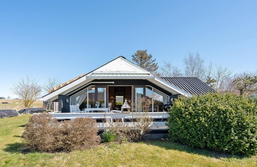 Olsted House | Charming cottage with a view of the fjord.