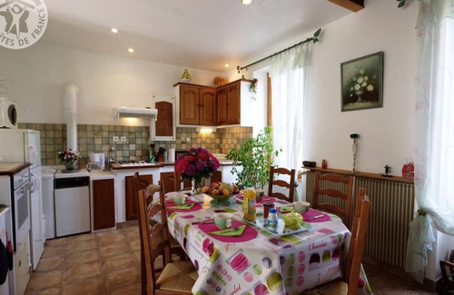 Bussieres Cottage | Charming cottage with garden, WiFi, pets allowed