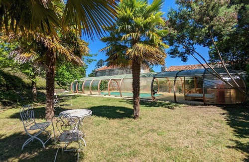 Chadurie Cottage | Charming Cottage with Shared Pool, Garden, and Baby Equipment