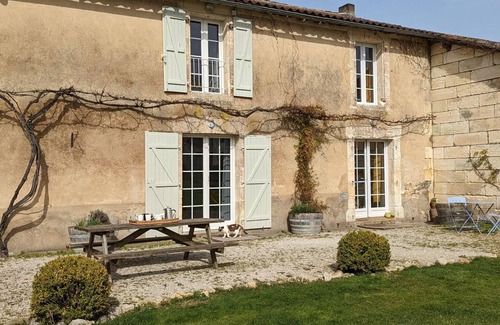 Chadurie Cottage | Charming Cottage with Shared Pool, Garden, and Baby Equipment