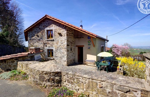 Fontanes Cottage | Charming Cottage with Panoramic Views, Spacious Garden, Pet-Friendly, Ideal for Families