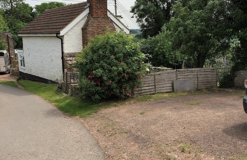 Hoarwithy Cottage | Charming Cottage With Stunning Views Over Wye Valley, perfect for Wye fishermen