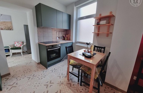 Wallers Cottage | Charming Cottage with Modern Amenities, Near Scenic Trails and UNESCO Heritage Sites