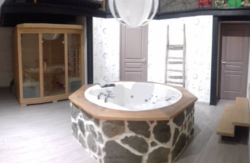 Auzers House | Charming cottage with pool, sauna, jacuzzi, Salers, Puy Mary