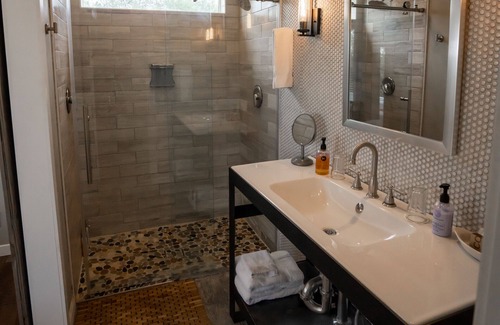Kyle Hotel | Charming cottage with private pool & hot tub
