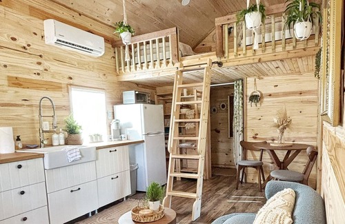 Montgomery Cottage | Charming cottage with AC and WiFi in enchanting Richards
