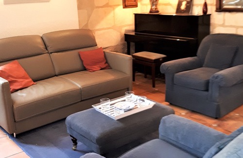 Le Guedeniau House | Charming cottage, XVIII, near forests, heated pool. La Flèche zoo 25 mins away
